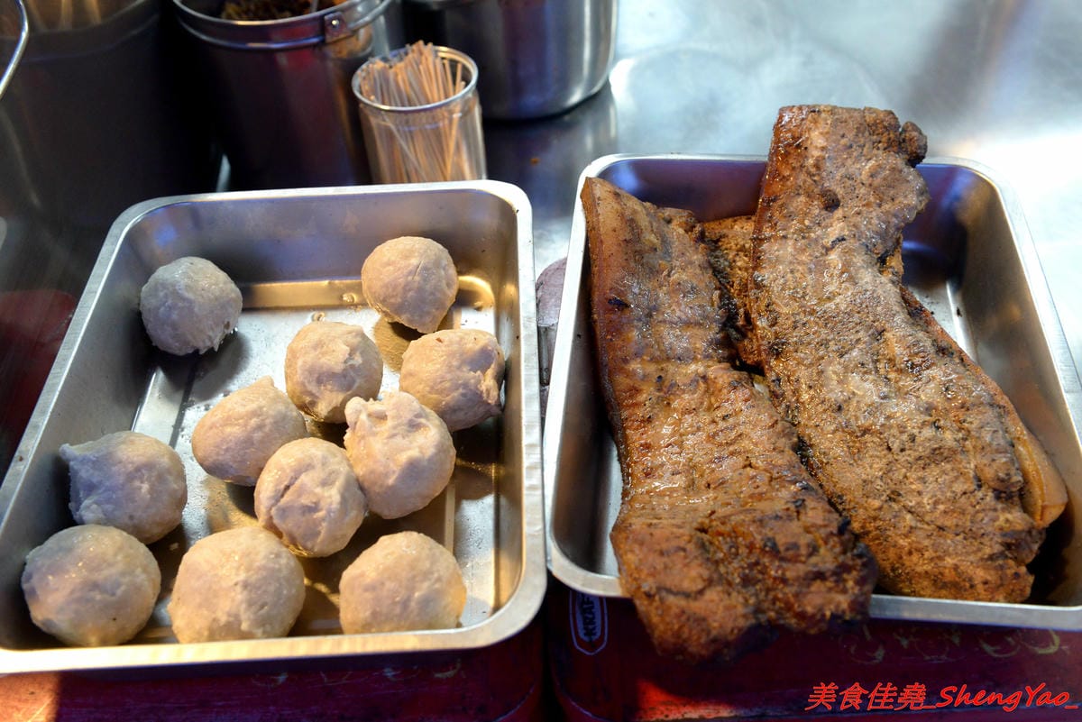 [台中清水]海線仙口味香腸 – 台中海線祖師爺級的烤香腸米腸,清水當地賣了超過20年,口味特別,許多老顧客都是從小吃到大。除了大腸包小腸外,超級大推烤粉腸和肉貢丸。