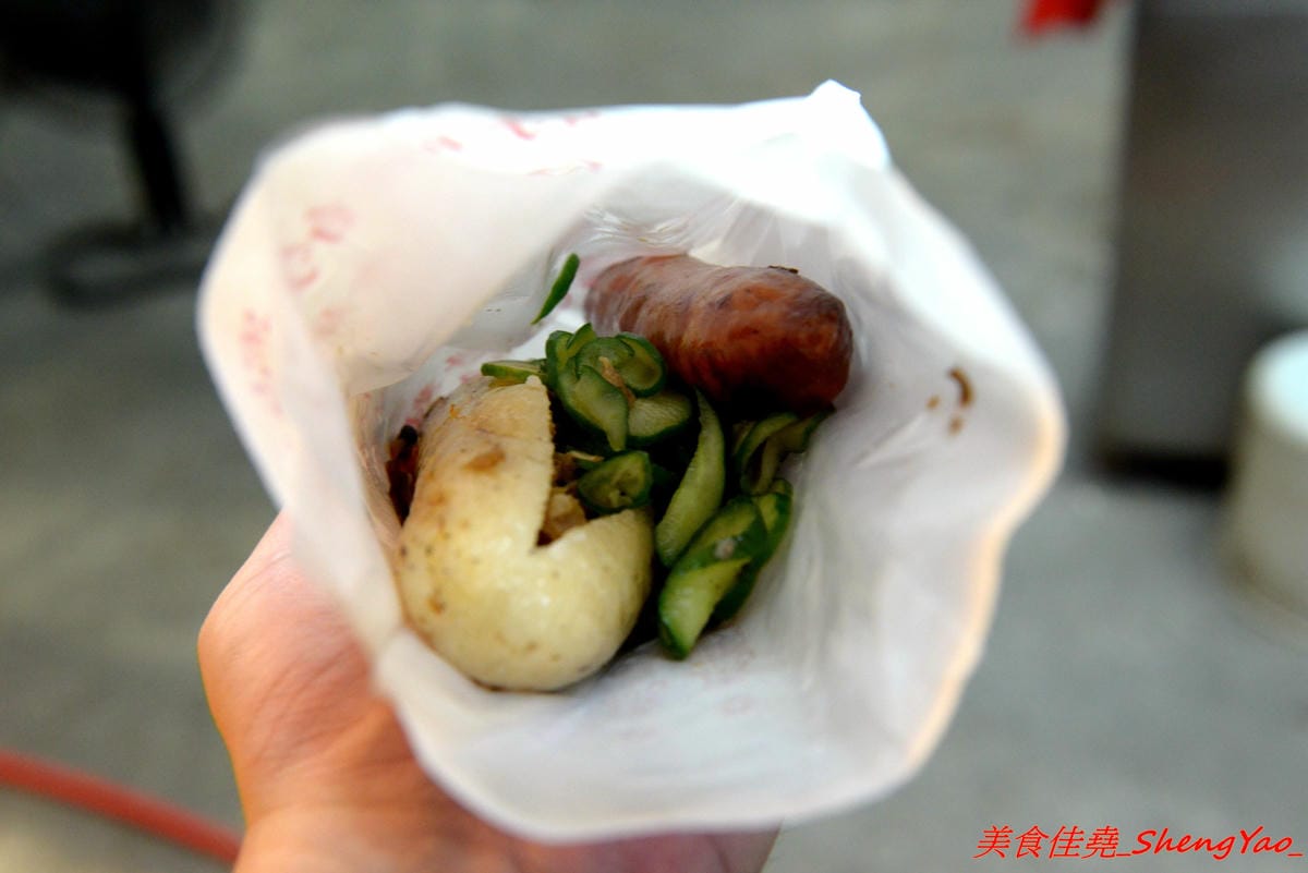 [台中清水]海線仙口味香腸 – 台中海線祖師爺級的烤香腸米腸,清水當地賣了超過20年,口味特別,許多老顧客都是從小吃到大。除了大腸包小腸外,超級大推烤粉腸和肉貢丸。