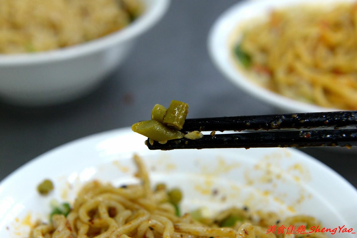 [台中大雅]武漢熱乾麵 – 台中罕見的特色口味麵食店,老闆是來自大陸武漢的姊妹花三人,店內麵食種類多樣化,味道很特別,吃過後讓人印象深刻。