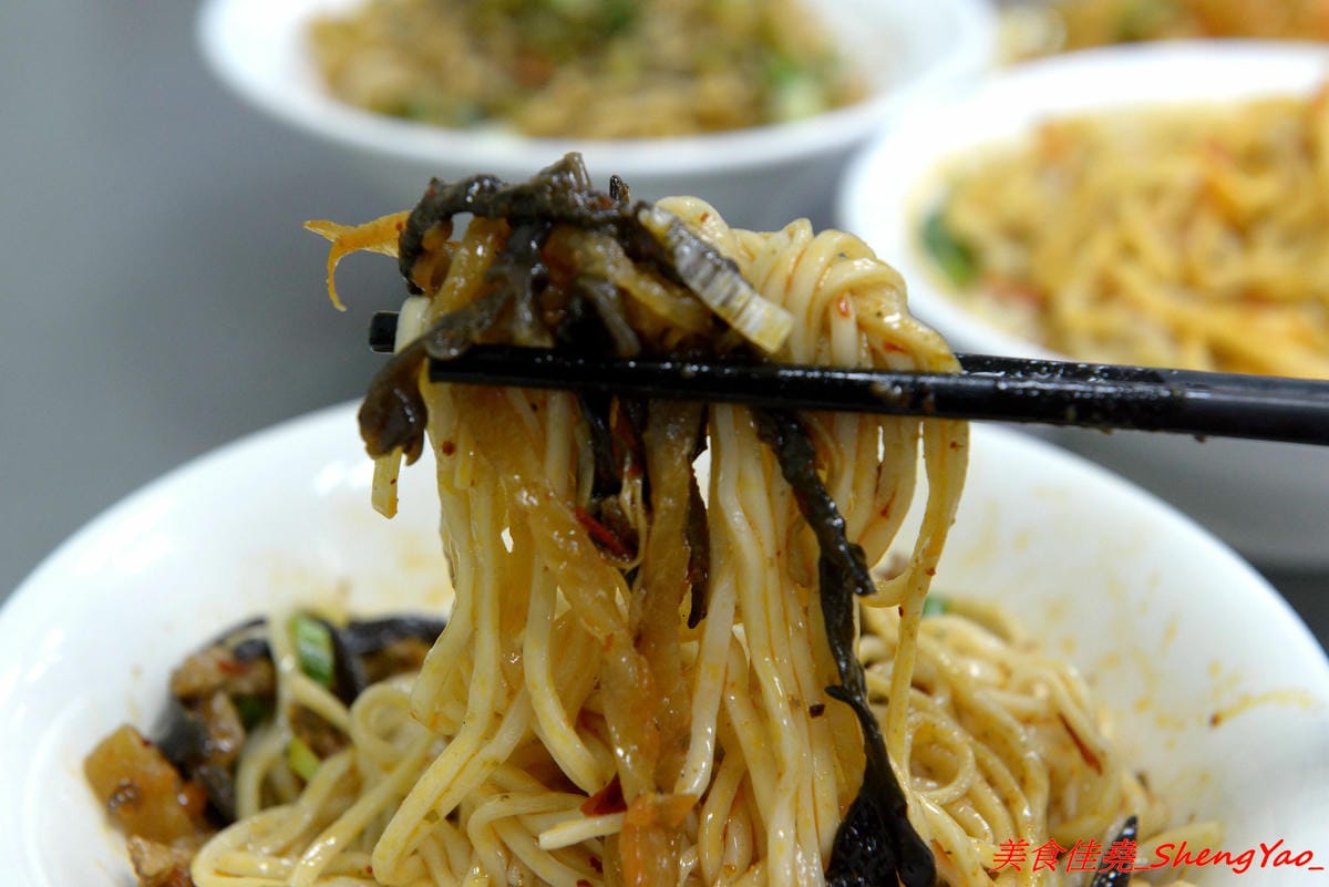 [台中大雅]武漢熱乾麵 – 台中罕見的特色口味麵食店,老闆是來自大陸武漢的姊妹花三人,店內麵食種類多樣化,味道很特別,吃過後讓人印象深刻。