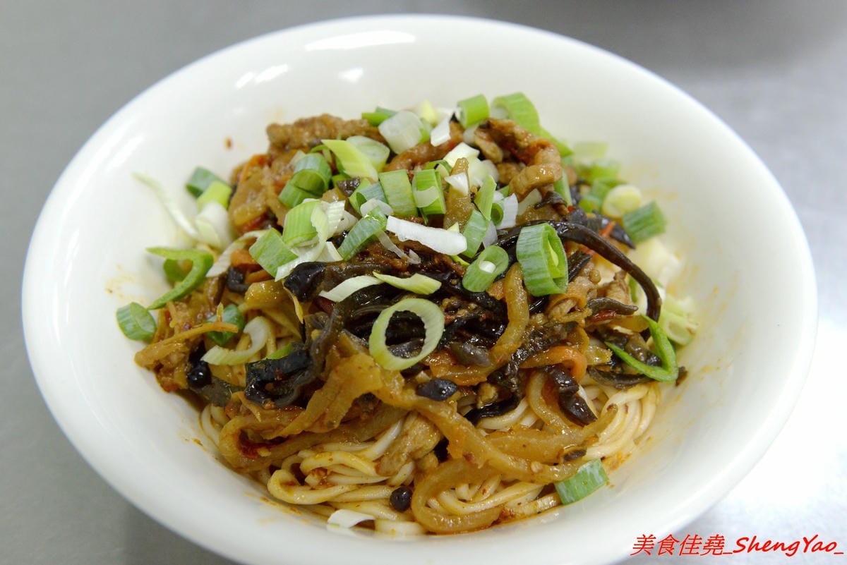 [台中大雅]武漢熱乾麵 – 台中罕見的特色口味麵食店,老闆是來自大陸武漢的姊妹花三人,店內麵食種類多樣化,味道很特別,吃過後讓人印象深刻。