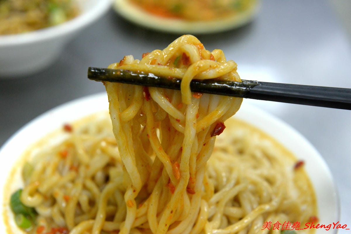 [台中大雅]武漢熱乾麵 – 台中罕見的特色口味麵食店,老闆是來自大陸武漢的姊妹花三人,店內麵食種類多樣化,味道很特別,吃過後讓人印象深刻。