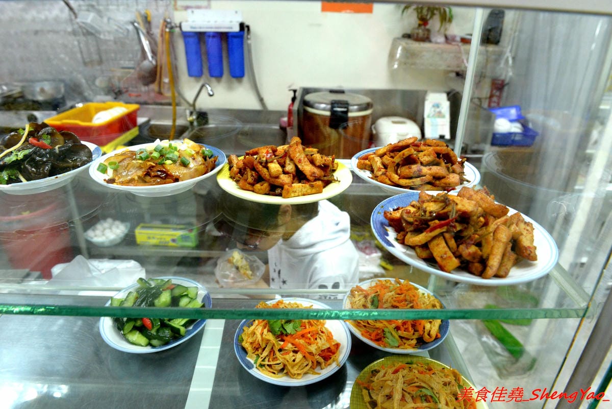 [台中大雅]武漢熱乾麵 – 台中罕見的特色口味麵食店,老闆是來自大陸武漢的姊妹花三人,店內麵食種類多樣化,味道很特別,吃過後讓人印象深刻。