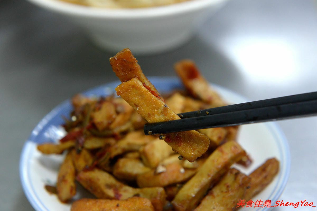 [台中大雅]武漢熱乾麵 – 台中罕見的特色口味麵食店,老闆是來自大陸武漢的姊妹花三人,店內麵食種類多樣化,味道很特別,吃過後讓人印象深刻。
