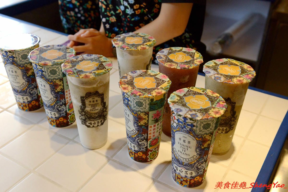 [台中清水]清水茶香 – 清水在地25年歷史手搖茶店重新開店,復古裝潢超有特色,好多個點都很適合拍照打卡,連飲料杯都美到不行,飲品價格超便宜,還有20元的,大推人氣王綠豆沙,店內正妹員工很吸