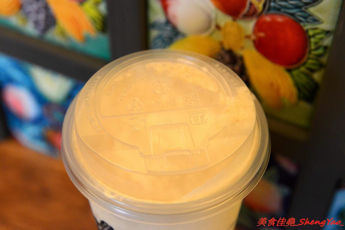 [台中清水]清水茶香 – 清水在地25年歷史手搖茶店重新開店,復古裝潢超有特色,好多個點都很適合拍照打卡,連飲料杯都美到不行,飲品價格超便宜,還有20元的,大推人氣王綠豆沙,店內正妹員工很吸