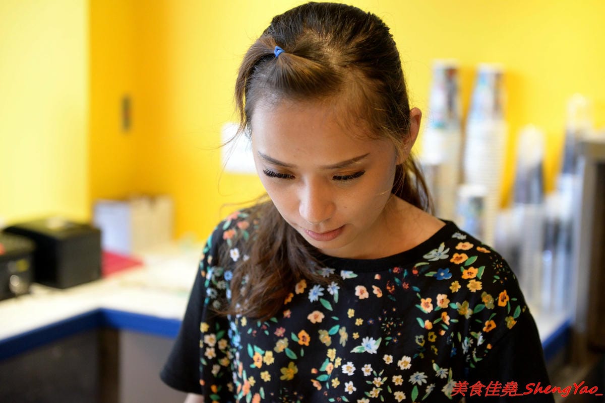 [台中清水]清水茶香 – 清水在地25年歷史手搖茶店重新開店,復古裝潢超有特色,好多個點都很適合拍照打卡,連飲料杯都美到不行,飲品價格超便宜,還有20元的,大推人氣王綠豆沙,店內正妹員工很吸