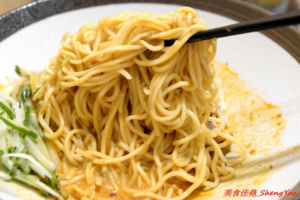 [台中沙鹿]碗美麵舖 二訪 – 沙鹿IG打卡特色麵店,新菜單根島生態蝦蝦麵 VS 大龍蝦麵霸氣登場 !! 大推大龍蝦湯麵,半隻大龍蝦搭配上超豐富配料和特色湯頭,份量超大一碗,300元出頭就能吃到。(已歇
