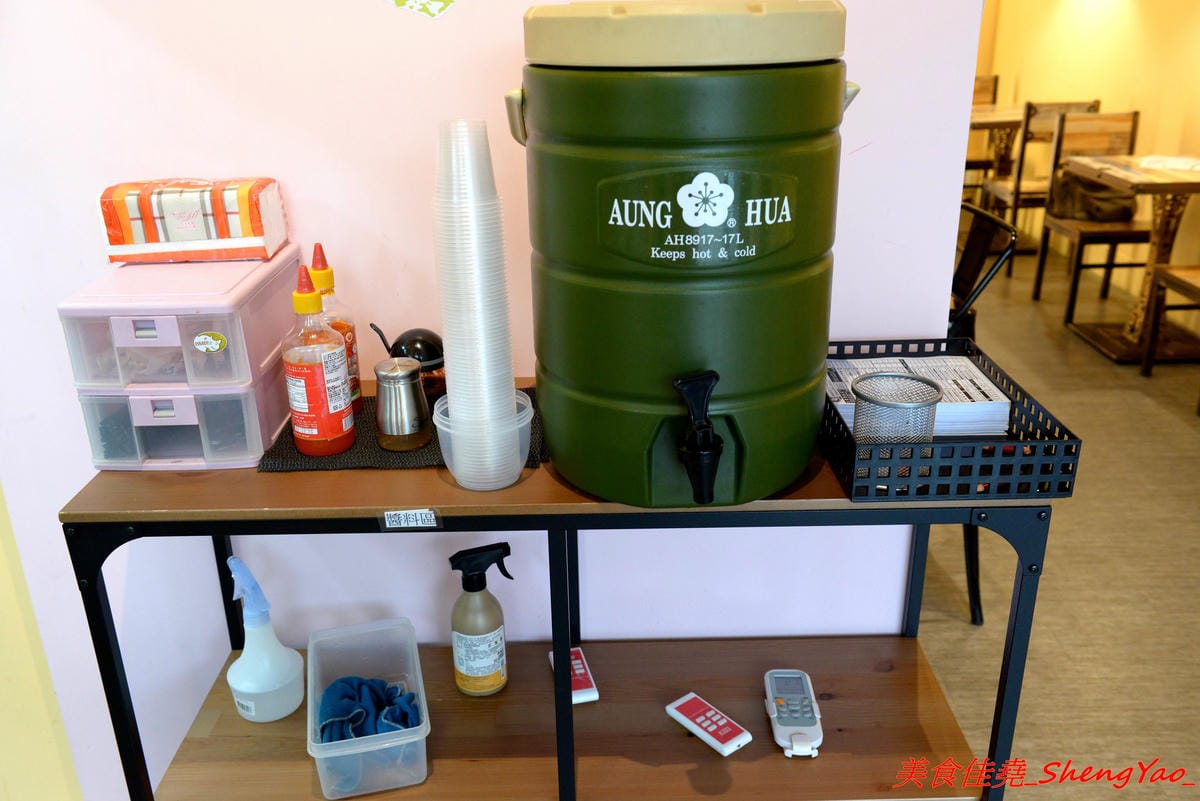 [台中沙鹿]碗美麵舖 二訪 – 沙鹿IG打卡特色麵店,新菜單根島生態蝦蝦麵 VS 大龍蝦麵霸氣登場 !! 大推大龍蝦湯麵,半隻大龍蝦搭配上超豐富配料和特色湯頭,份量超大一碗,300元出頭就能吃到。(已歇