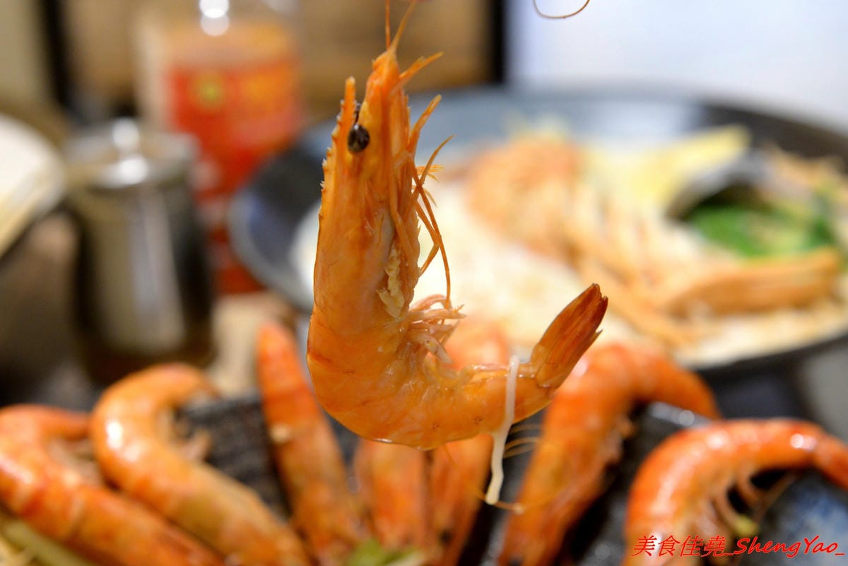[台中沙鹿]碗美麵舖 二訪 – 沙鹿IG打卡特色麵店,新菜單根島生態蝦蝦麵 VS 大龍蝦麵霸氣登場 !! 大推大龍蝦湯麵,半隻大龍蝦搭配上超豐富配料和特色湯頭,份量超大一碗,300元出頭就能吃到。(已歇