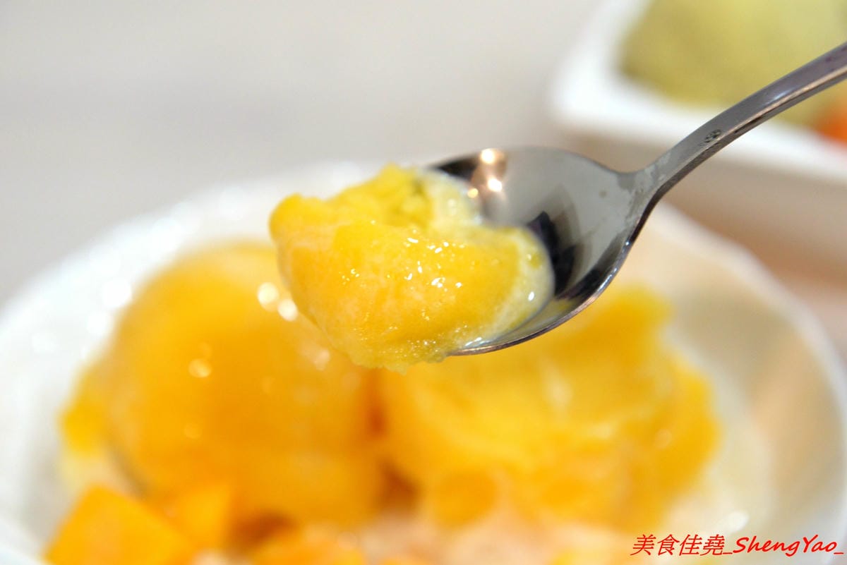 [台中大甲]純粹綿綿冰 – 大甲新開幕綿綿冰專賣店,自家手工製冰,當季水果等食材新鮮製作,不添加色素香精,口味種類選擇多,拳頭般大的一球只賣20元而已,3球再特價50元。