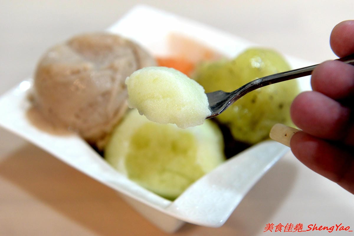 [台中大甲]純粹綿綿冰 – 大甲新開幕綿綿冰專賣店,自家手工製冰,當季水果等食材新鮮製作,不添加色素香精,口味種類選擇多,拳頭般大的一球只賣20元而已,3球再特價50元。