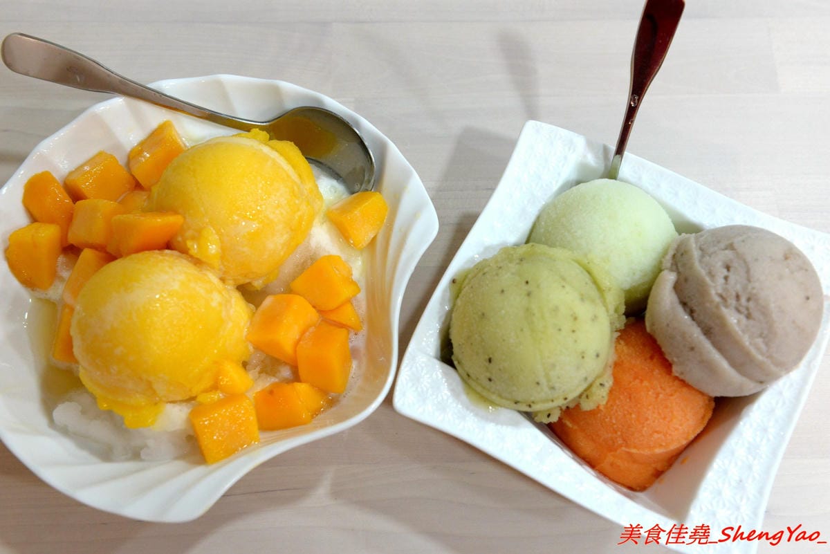 [台中大甲]純粹綿綿冰 – 大甲新開幕綿綿冰專賣店,自家手工製冰,當季水果等食材新鮮製作,不添加色素香精,口味種類選擇多,拳頭般大的一球只賣20元而已,3球再特價50元。