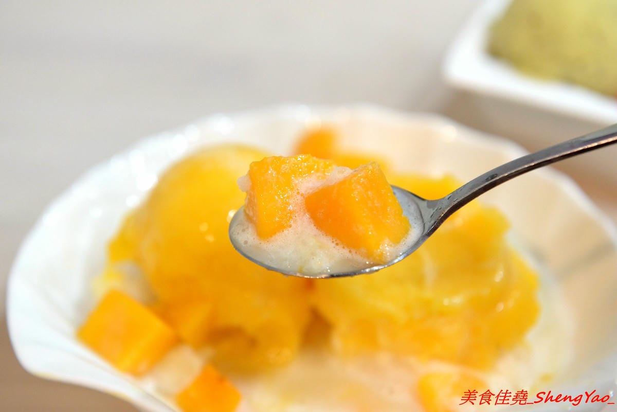 [台中大甲]純粹綿綿冰 – 大甲新開幕綿綿冰專賣店,自家手工製冰,當季水果等食材新鮮製作,不添加色素香精,口味種類選擇多,拳頭般大的一球只賣20元而已,3球再特價50元。