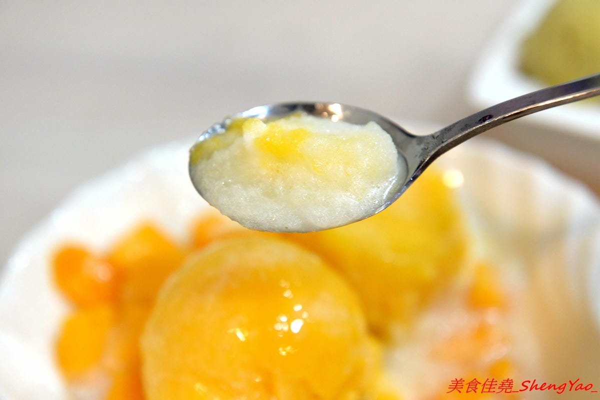 [台中大甲]純粹綿綿冰 – 大甲新開幕綿綿冰專賣店,自家手工製冰,當季水果等食材新鮮製作,不添加色素香精,口味種類選擇多,拳頭般大的一球只賣20元而已,3球再特價50元。