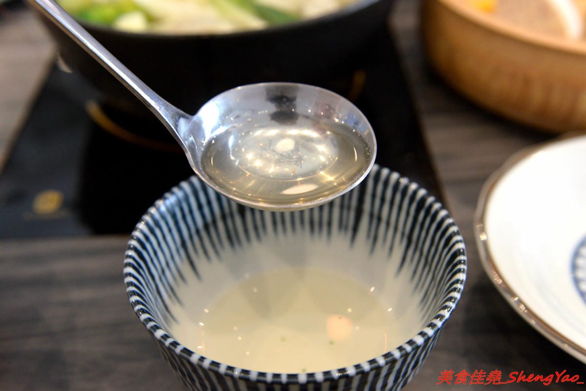 [台中沙鹿]覓鍋物 -沙鹿自創品牌鍋物,靜宜商圈上最大間最氣派的餐廳,鍋物價位一般,食材新鮮,肉盤夠份量又好吃,整個吃完很有飽足感,6/21-6/26試賣期間臉書打卡留言就送價值120元的肉盤。