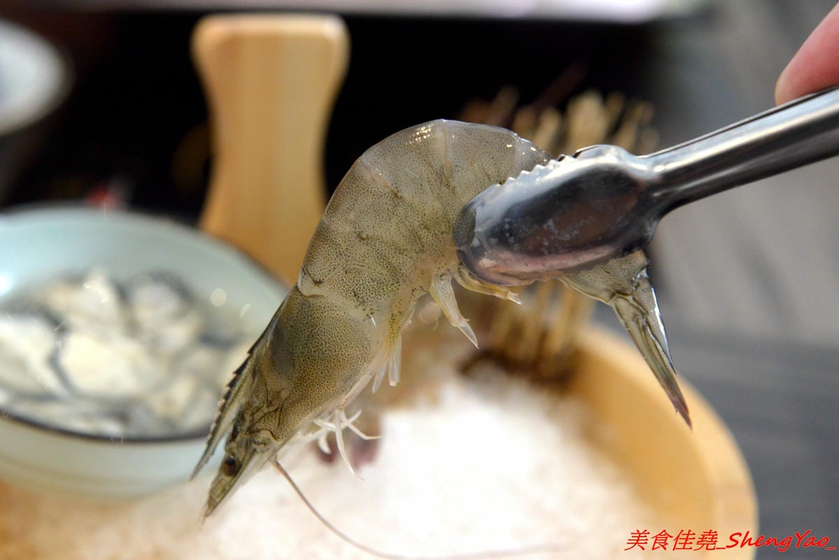 [台中沙鹿]覓鍋物 -沙鹿自創品牌鍋物,靜宜商圈上最大間最氣派的餐廳,鍋物價位一般,食材新鮮,肉盤夠份量又好吃,整個吃完很有飽足感,6/21-6/26試賣期間臉書打卡留言就送價值120元的肉盤。