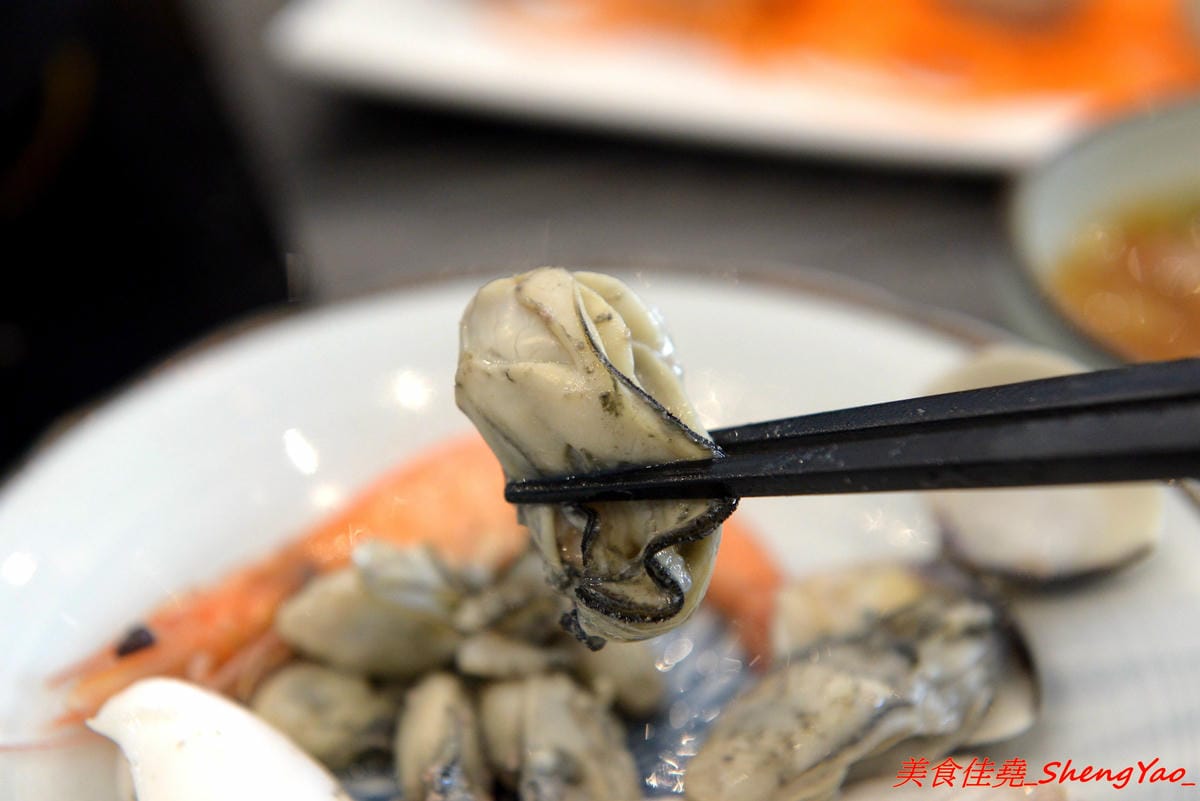 [台中沙鹿]覓鍋物 -沙鹿自創品牌鍋物,靜宜商圈上最大間最氣派的餐廳,鍋物價位一般,食材新鮮,肉盤夠份量又好吃,整個吃完很有飽足感,6/21-6/26試賣期間臉書打卡留言就送價值120元的肉盤。