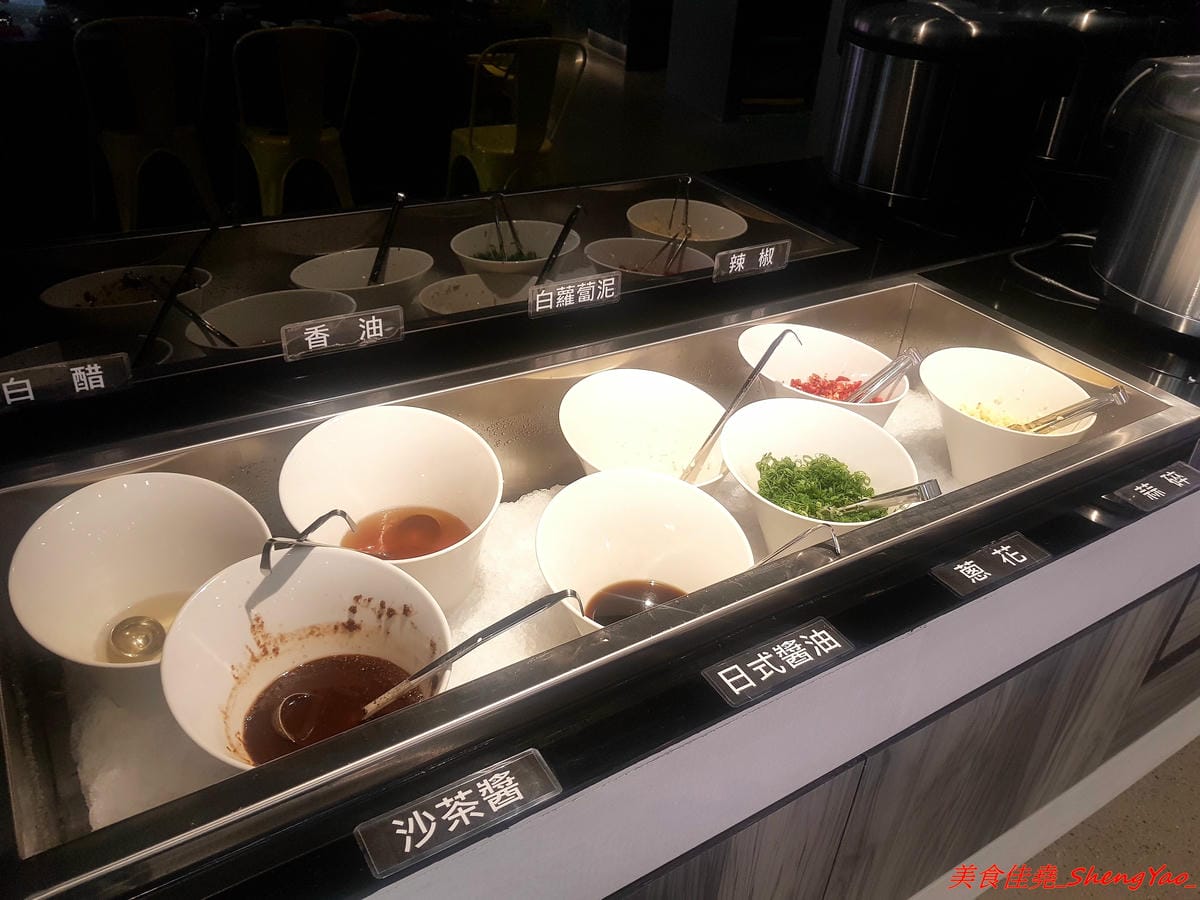 [台中沙鹿]覓鍋物 -沙鹿自創品牌鍋物,靜宜商圈上最大間最氣派的餐廳,鍋物價位一般,食材新鮮,肉盤夠份量又好吃,整個吃完很有飽足感,6/21-6/26試賣期間臉書打卡留言就送價值120元的肉盤。