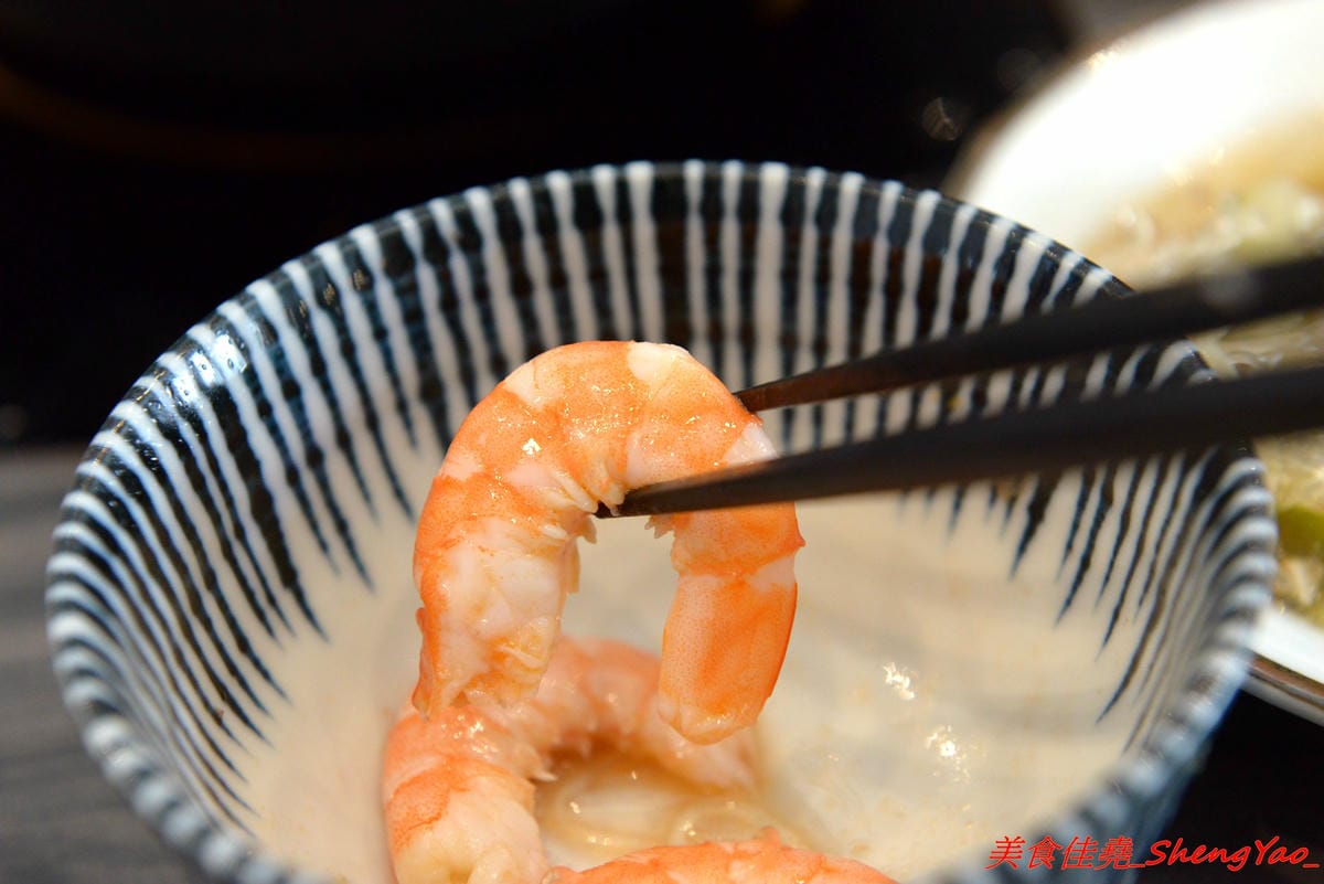 [台中沙鹿]覓鍋物 -沙鹿自創品牌鍋物,靜宜商圈上最大間最氣派的餐廳,鍋物價位一般,食材新鮮,肉盤夠份量又好吃,整個吃完很有飽足感,6/21-6/26試賣期間臉書打卡留言就送價值120元的肉盤。
