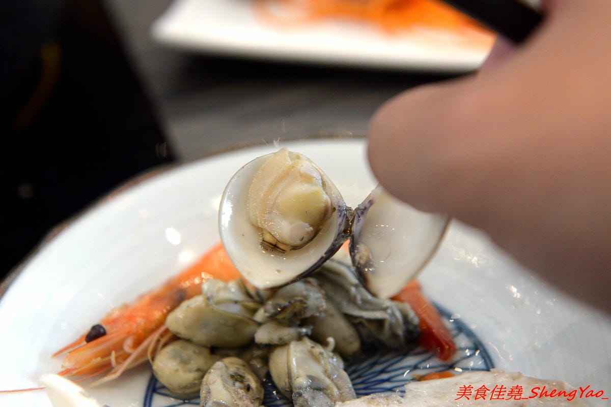[台中沙鹿]覓鍋物 -沙鹿自創品牌鍋物,靜宜商圈上最大間最氣派的餐廳,鍋物價位一般,食材新鮮,肉盤夠份量又好吃,整個吃完很有飽足感,6/21-6/26試賣期間臉書打卡留言就送價值120元的肉盤。