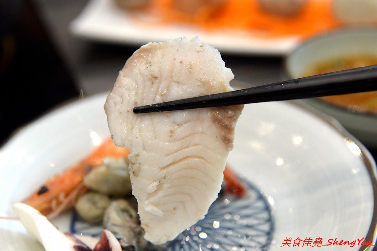 [台中沙鹿]覓鍋物 -沙鹿自創品牌鍋物,靜宜商圈上最大間最氣派的餐廳,鍋物價位一般,食材新鮮,肉盤夠份量又好吃,整個吃完很有飽足感,6/21-6/26試賣期間臉書打卡留言就送價值120元的肉盤。