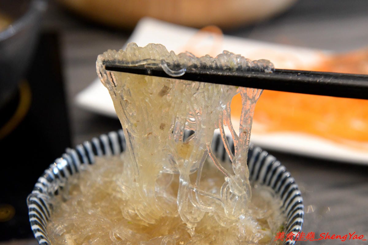 [台中沙鹿]覓鍋物 -沙鹿自創品牌鍋物,靜宜商圈上最大間最氣派的餐廳,鍋物價位一般,食材新鮮,肉盤夠份量又好吃,整個吃完很有飽足感,6/21-6/26試賣期間臉書打卡留言就送價值120元的肉盤。