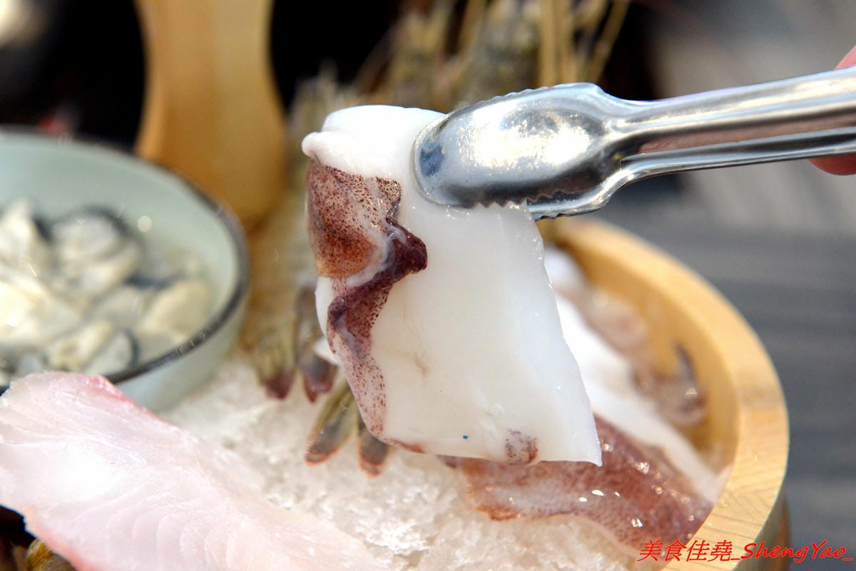[台中沙鹿]覓鍋物 -沙鹿自創品牌鍋物,靜宜商圈上最大間最氣派的餐廳,鍋物價位一般,食材新鮮,肉盤夠份量又好吃,整個吃完很有飽足感,6/21-6/26試賣期間臉書打卡留言就送價值120元的肉盤。