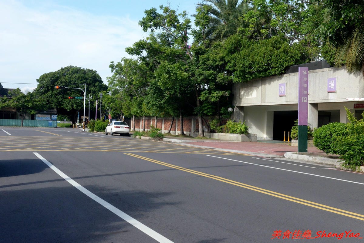 [台中清水]喵喵包 手做包子舖 – 清水隱密的眷村手工包子舖,店家做網路包子宅配已經超過5年,飯糰也是人氣商品,料多實在,裏頭竟然還有包紅麴糖心蛋,店家態度親切,內用可以坐在果園內吃,別有