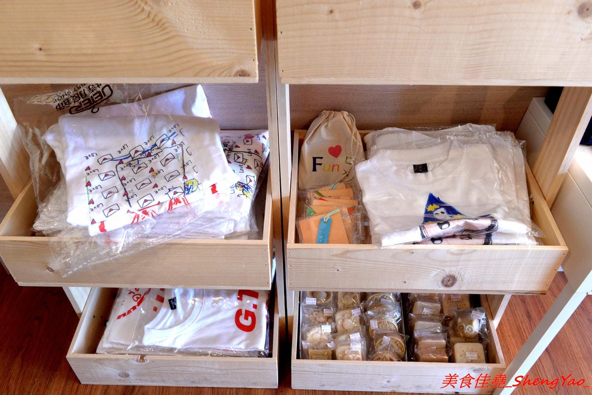 [台中清水]G.T.解憂咖啡館 – 隱身在住宅區內的小清新咖啡館,IG打卡又一景點,店內環境寧靜舒適,有回到家的感覺,餐點在水準之上,輕食甜點和飲料都不錯,奶酥佐蘋果吐司好吃到爆炸,推薦必點。(