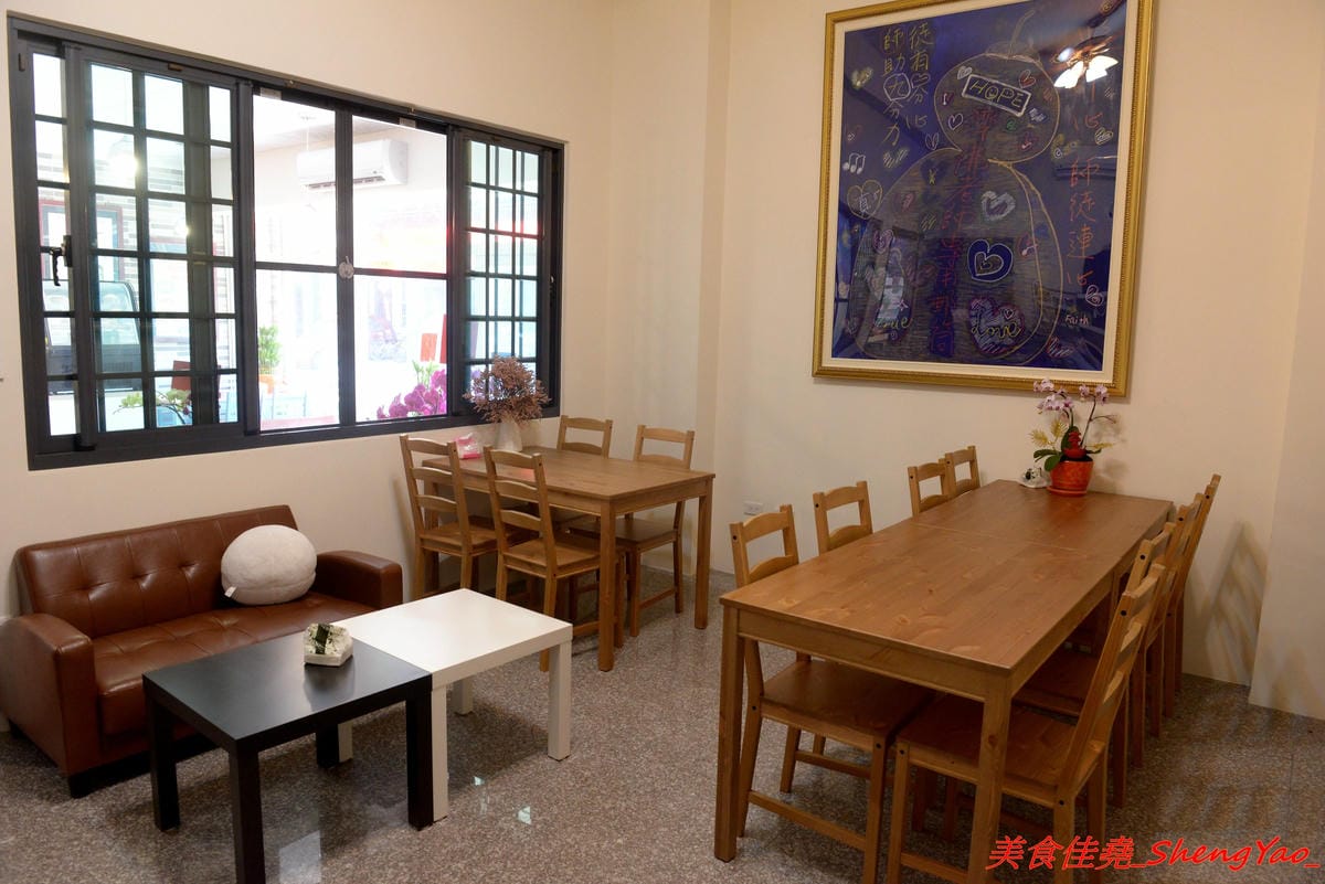 [台中清水]G.T.解憂咖啡館 – 隱身在住宅區內的小清新咖啡館,IG打卡又一景點,店內環境寧靜舒適,有回到家的感覺,餐點在水準之上,輕食甜點和飲料都不錯,奶酥佐蘋果吐司好吃到爆炸,推薦必點。(