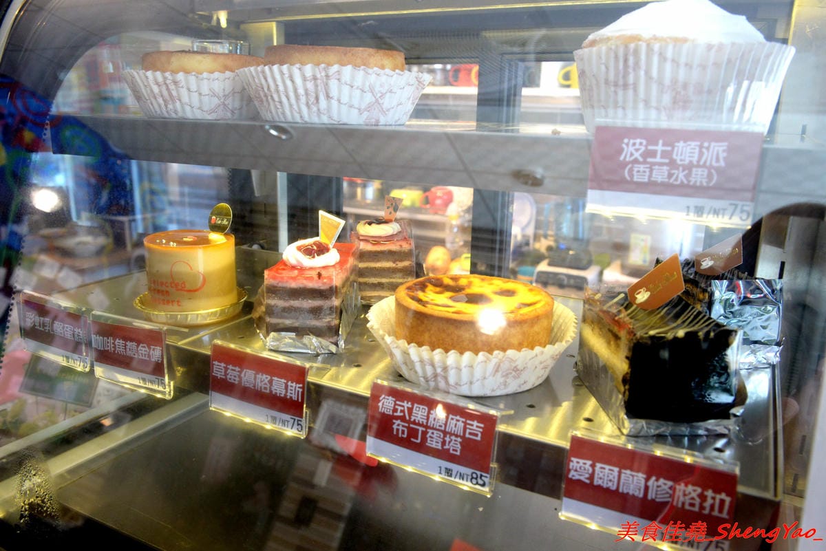 [台中清水]G.T.解憂咖啡館 – 隱身在住宅區內的小清新咖啡館,IG打卡又一景點,店內環境寧靜舒適,有回到家的感覺,餐點在水準之上,輕食甜點和飲料都不錯,奶酥佐蘋果吐司好吃到爆炸,推薦必點。(