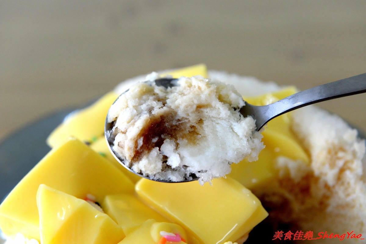[台中清水]雪如黑糖剉冰 – 清水創意盆狀剉冰,配料大部分都是店家自製,黑砂糖糖水味道香濃,焦糖煉乳濃甜超夠味,大份量銅板價位,大推芒果牛奶冰和焦糖牛奶布丁冰。