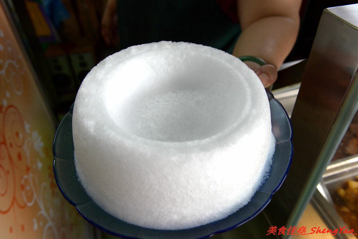[台中清水]雪如黑糖剉冰 – 清水創意盆狀剉冰,配料大部分都是店家自製,黑砂糖糖水味道香濃,焦糖煉乳濃甜超夠味,大份量銅板價位,大推芒果牛奶冰和焦糖牛奶布丁冰。