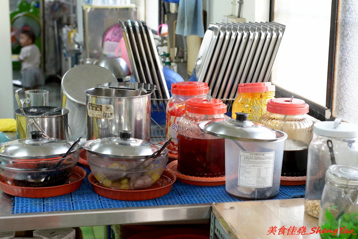 [台中清水]雪如黑糖剉冰 – 清水創意盆狀剉冰,配料大部分都是店家自製,黑砂糖糖水味道香濃,焦糖煉乳濃甜超夠味,大份量銅板價位,大推芒果牛奶冰和焦糖牛奶布丁冰。