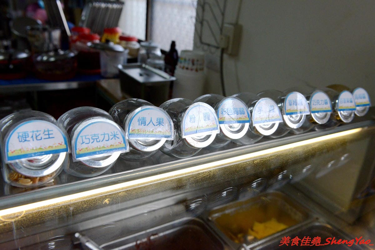[台中清水]雪如黑糖剉冰 – 清水創意盆狀剉冰,配料大部分都是店家自製,黑砂糖糖水味道香濃,焦糖煉乳濃甜超夠味,大份量銅板價位,大推芒果牛奶冰和焦糖牛奶布丁冰。