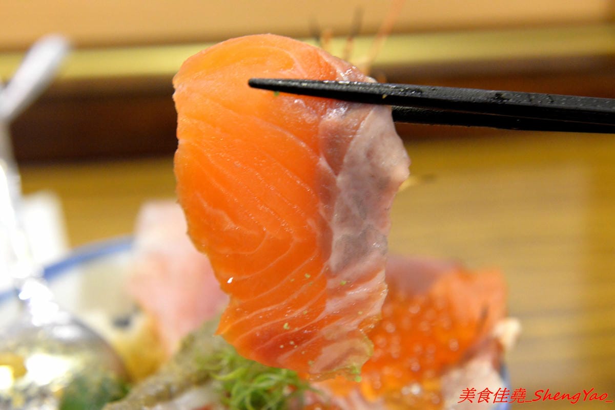 [台中北區]森川丼丼 – 美食節目推薦過的高雄人氣日式料理店來台中開店了,主打丼飯類,外觀浮誇彭湃好吸睛,整體價位不算太貴,丼飯內用還可以免費加飯,店內日式老宅風格裝潢超有特色,氣氛非