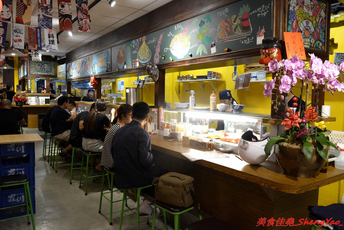 [台中北區]森川丼丼 – 美食節目推薦過的高雄人氣日式料理店來台中開店了,主打丼飯類,外觀浮誇彭湃好吸睛,整體價位不算太貴,丼飯內用還可以免費加飯,店內日式老宅風格裝潢超有特色,氣氛非