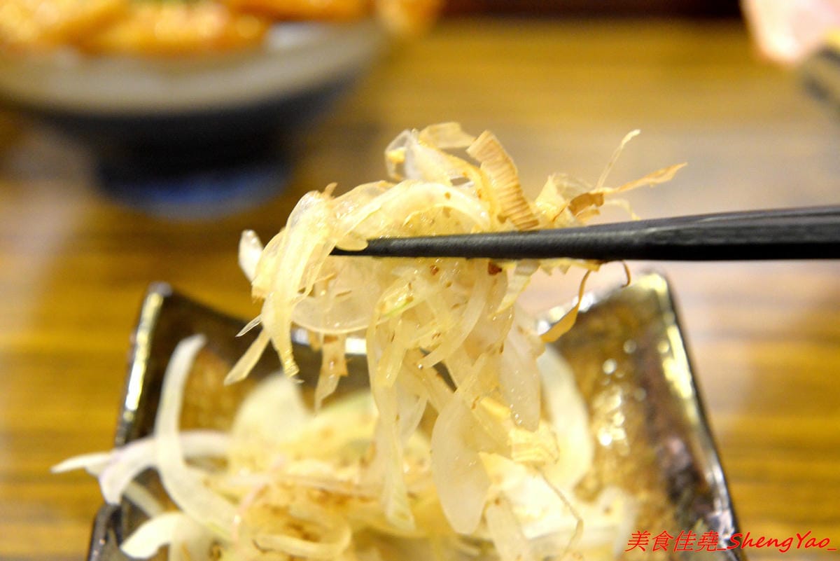 [台中北區]森川丼丼 – 美食節目推薦過的高雄人氣日式料理店來台中開店了,主打丼飯類,外觀浮誇彭湃好吸睛,整體價位不算太貴,丼飯內用還可以免費加飯,店內日式老宅風格裝潢超有特色,氣氛非