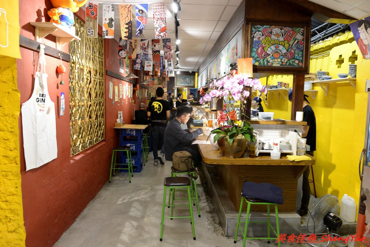 [台中北區]森川丼丼 – 美食節目推薦過的高雄人氣日式料理店來台中開店了,主打丼飯類,外觀浮誇彭湃好吸睛,整體價位不算太貴,丼飯內用還可以免費加飯,店內日式老宅風格裝潢超有特色,氣氛非