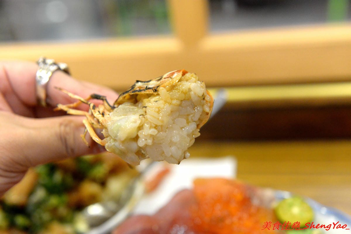 [台中北區]森川丼丼 – 美食節目推薦過的高雄人氣日式料理店來台中開店了,主打丼飯類,外觀浮誇彭湃好吸睛,整體價位不算太貴,丼飯內用還可以免費加飯,店內日式老宅風格裝潢超有特色,氣氛非