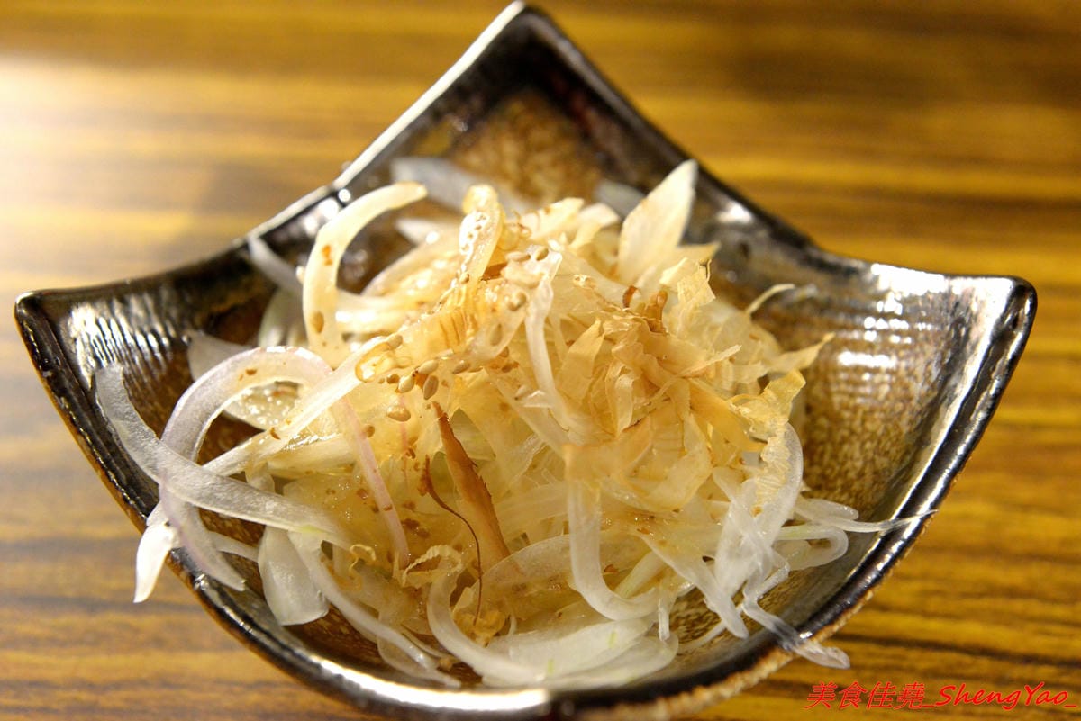 [台中北區]森川丼丼 – 美食節目推薦過的高雄人氣日式料理店來台中開店了,主打丼飯類,外觀浮誇彭湃好吸睛,整體價位不算太貴,丼飯內用還可以免費加飯,店內日式老宅風格裝潢超有特色,氣氛非