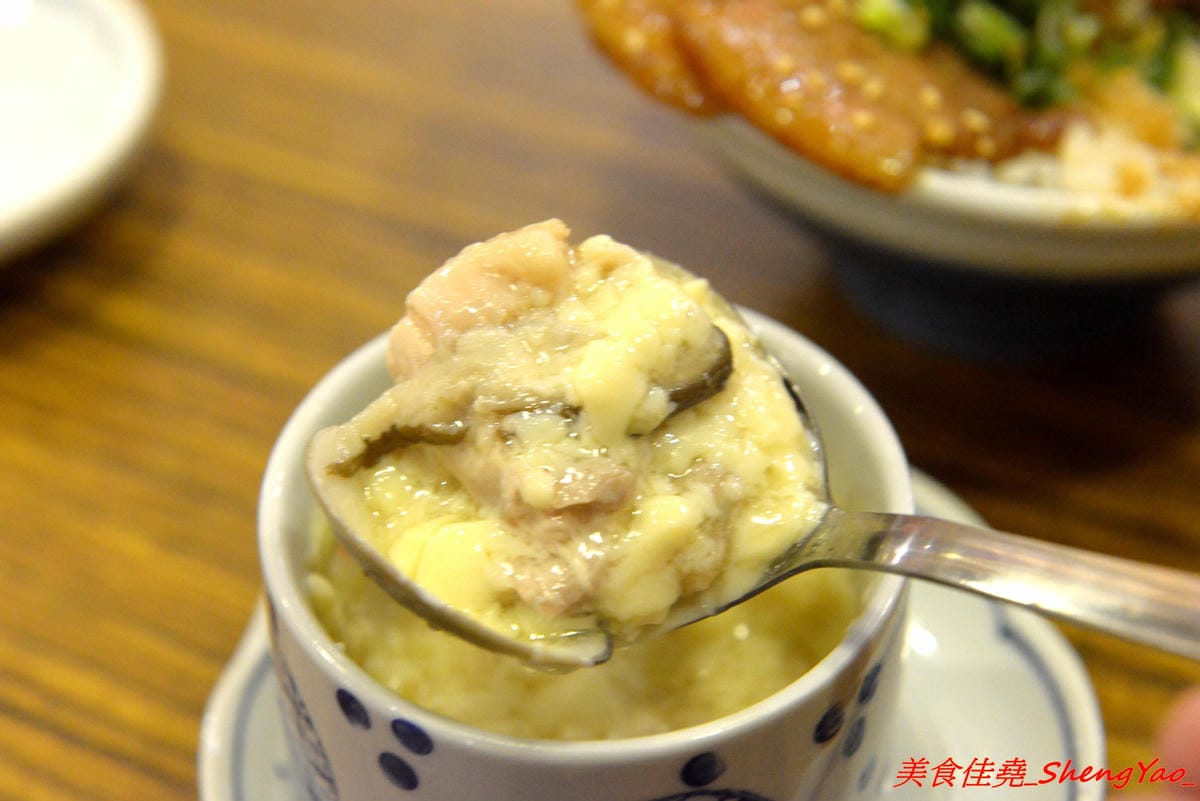 [台中北區]森川丼丼 – 美食節目推薦過的高雄人氣日式料理店來台中開店了,主打丼飯類,外觀浮誇彭湃好吸睛,整體價位不算太貴,丼飯內用還可以免費加飯,店內日式老宅風格裝潢超有特色,氣氛非