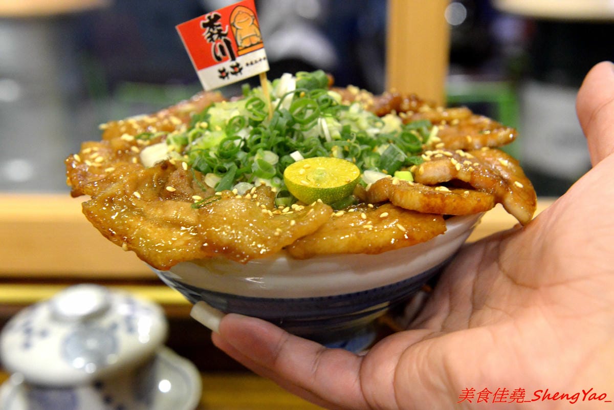 [台中北區]森川丼丼 – 美食節目推薦過的高雄人氣日式料理店來台中開店了,主打丼飯類,外觀浮誇彭湃好吸睛,整體價位不算太貴,丼飯內用還可以免費加飯,店內日式老宅風格裝潢超有特色,氣氛非