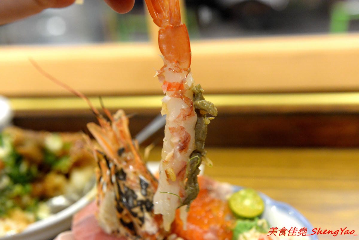 [台中北區]森川丼丼 – 美食節目推薦過的高雄人氣日式料理店來台中開店了,主打丼飯類,外觀浮誇彭湃好吸睛,整體價位不算太貴,丼飯內用還可以免費加飯,店內日式老宅風格裝潢超有特色,氣氛非