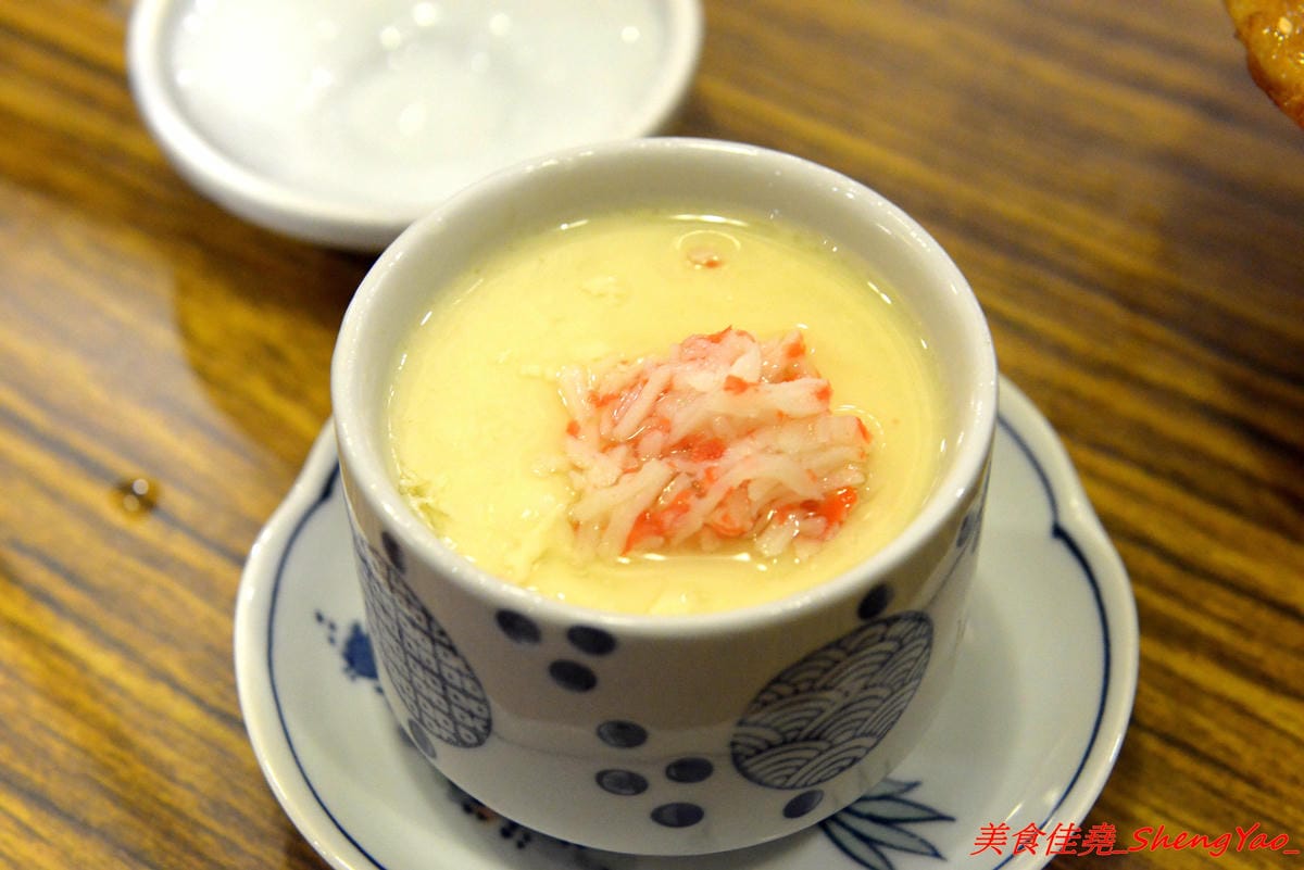 [台中北區]森川丼丼 – 美食節目推薦過的高雄人氣日式料理店來台中開店了,主打丼飯類,外觀浮誇彭湃好吸睛,整體價位不算太貴,丼飯內用還可以免費加飯,店內日式老宅風格裝潢超有特色,氣氛非