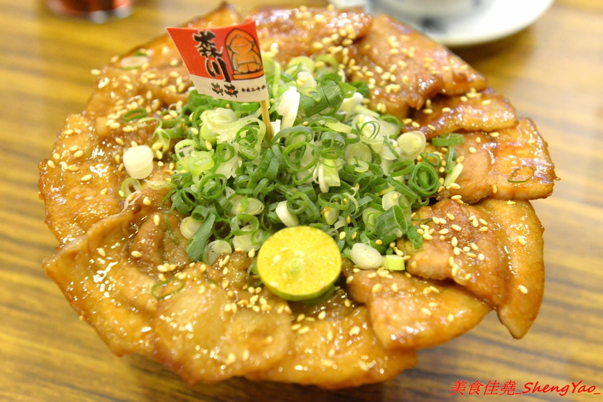 [台中北區]森川丼丼 – 美食節目推薦過的高雄人氣日式料理店來台中開店了,主打丼飯類,外觀浮誇彭湃好吸睛,整體價位不算太貴,丼飯內用還可以免費加飯,店內日式老宅風格裝潢超有特色,氣氛非