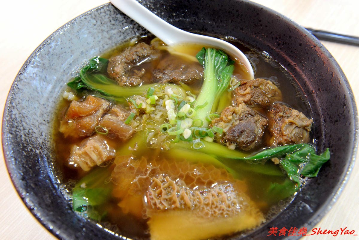 [台中沙鹿]清一色牛肉麵 – 沙鹿也有清一色牛肉麵了,內用免費加麵加湯無限次數,還有珍珠奶茶喝到飽,省錢學生族的愛店,推薦牛肉麵,還不錯吃。(已歇業)