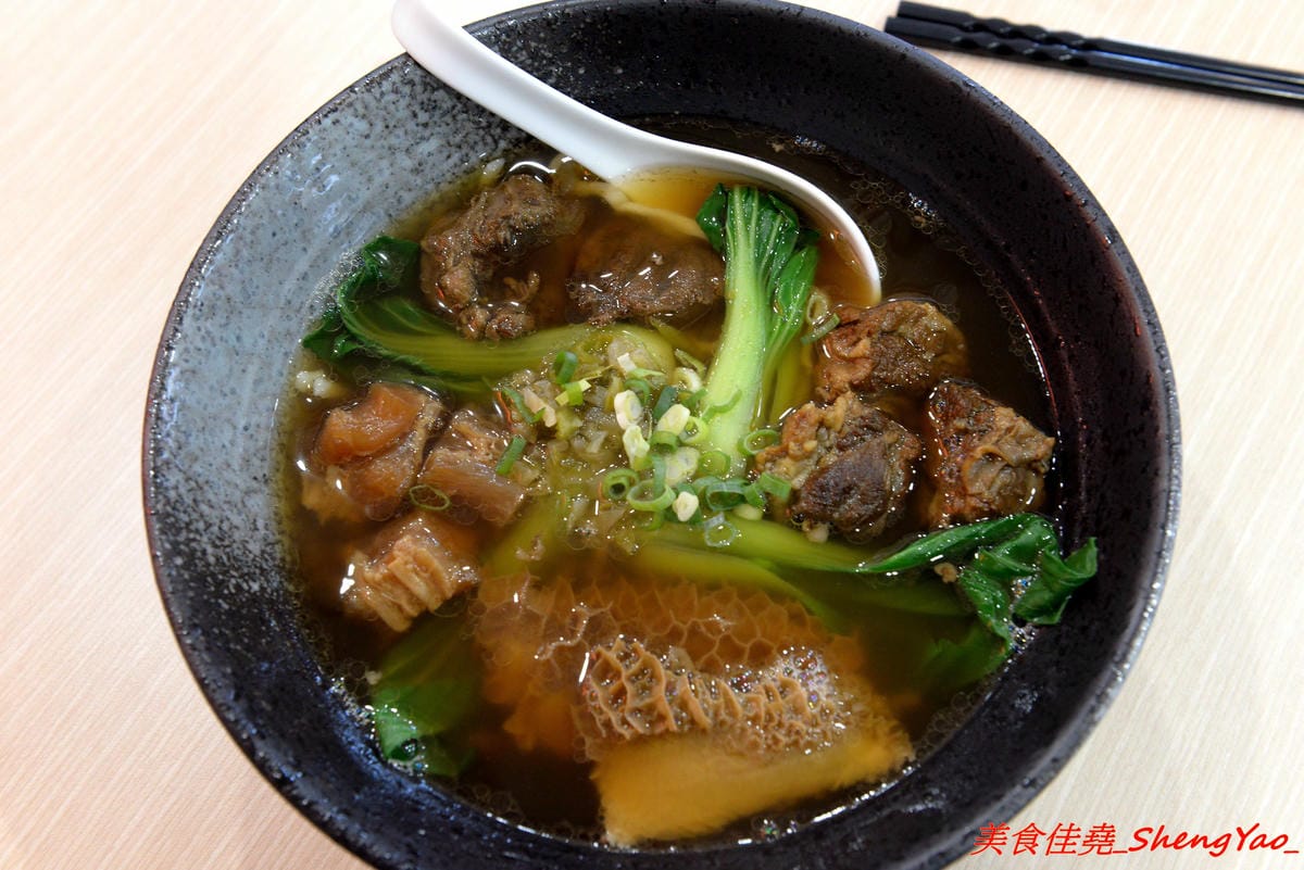 [台中沙鹿]清一色牛肉麵 – 沙鹿也有清一色牛肉麵了,內用免費加麵加湯無限次數,還有珍珠奶茶喝到飽,省錢學生族的愛店,推薦牛肉麵,還不錯吃。(已歇業)