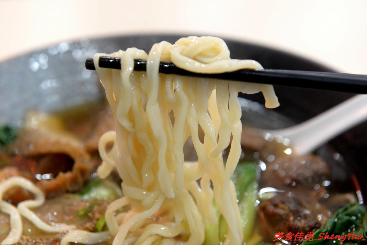 [台中沙鹿]清一色牛肉麵 – 沙鹿也有清一色牛肉麵了,內用免費加麵加湯無限次數,還有珍珠奶茶喝到飽,省錢學生族的愛店,推薦牛肉麵,還不錯吃。(已歇業)